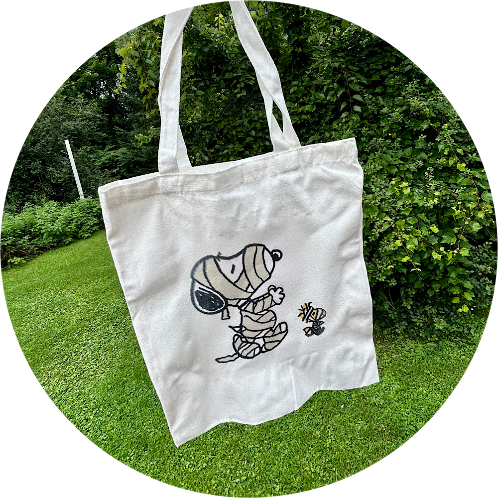 spooky sno*py tote