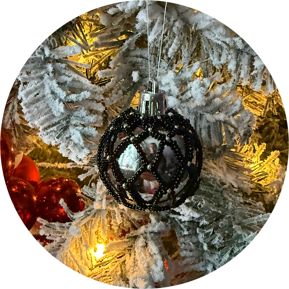 beaded ornament (black)